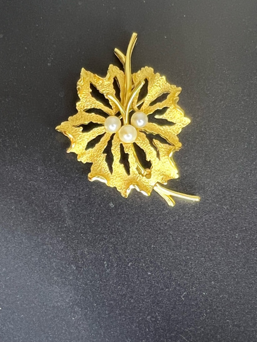 CROWN TRIFARI Vintage Gold Tone Leaf Brooch with Three Pearls